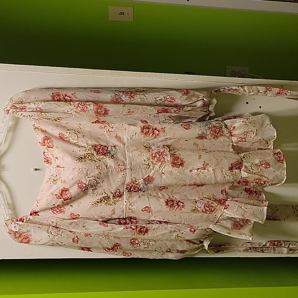 Floral dress! - Picture 3 of 14